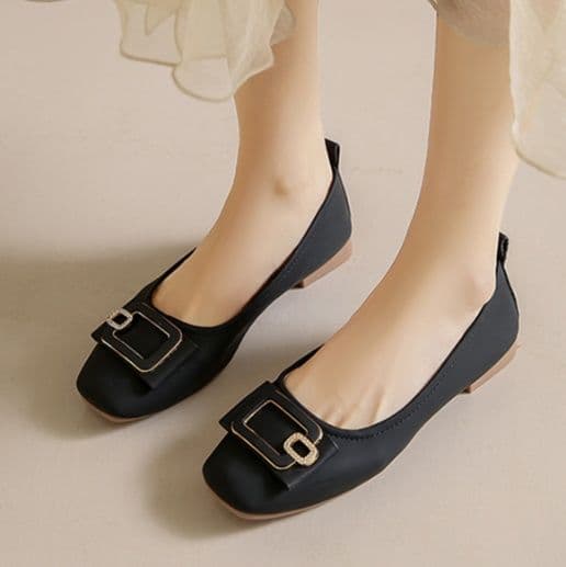 フラットシューズ 　シンプル飾り付きスクエアトゥパンプス