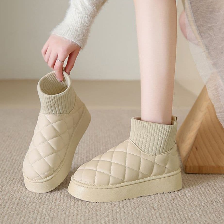 フラットシューズ 厚底キルティングムートンブーツ