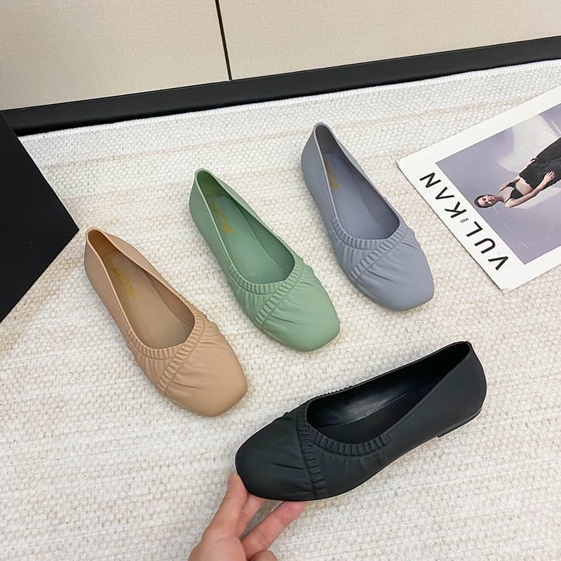 フラットシューズ やわらか素材のフラットパンプス